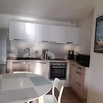 Leon Апартаменты